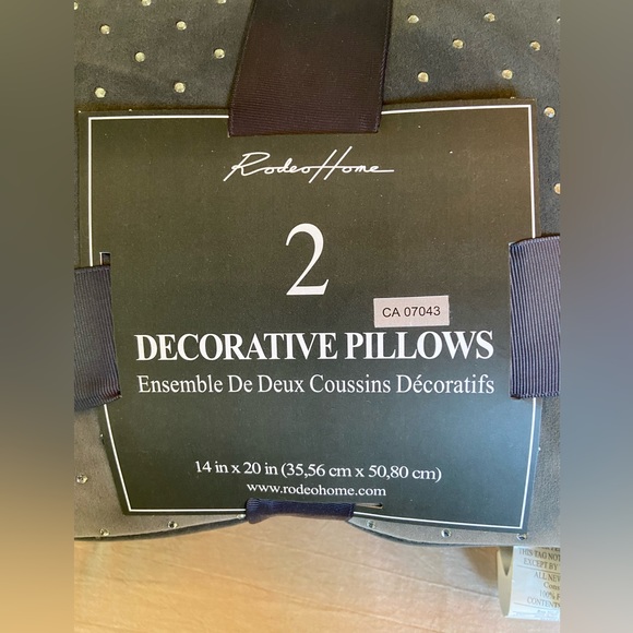🌟 HP 🌟 Rodeo Home 2 x Decorative Pillows with Crystals - Picture 2 of 5